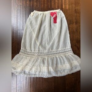 Vtg Henson Kickernick Women's ivory lace slip skirt midi length- Size S NWT